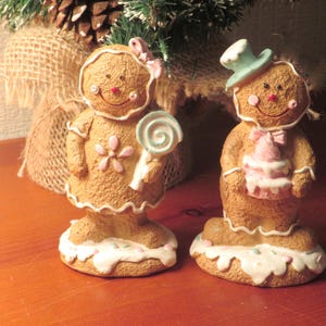 Decorazione natalizia: figure di pan di zenzero uomo e donna