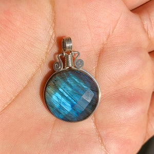 Labradorite Pendant, Free Silver Necklace, Sterling Silver Pendant, Large Labradorite, Gift for You, Healing Gemstone, La 025