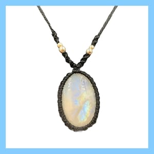 Macrame necklace moonstone, pendant rainbow moonstone, moonstone macrame necklace, handmade necklace with rainbow moonstone