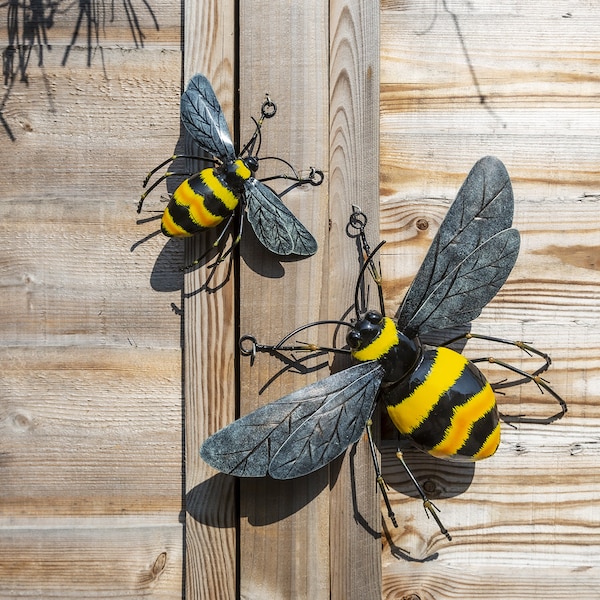 Wall Mounted Bumble Bee Ornament. Outdoor Bee Garden Decoration (2-3D)