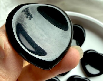Black Obsidian Heart Worry Stone – Thumb Stone Crystal for Protection, Grounding & Energy Shielding