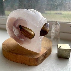 Alien Crystal Skull, Hand Carved Alien Head, Starseed Crystals, Metaphysical Home Decor, Alien Gifts