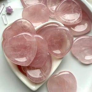 Rose Quartz Heart Worry Stone – Thumb Stone Crystal for Love, Emotional Healing & Heart Chakra Balance