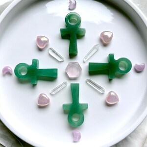 Green Aventurine crystal ankhs in sacred geometric layout with rose quartz hearts and clear quartz – ankh symbol for meditation, rebirth, and heart chakra energy