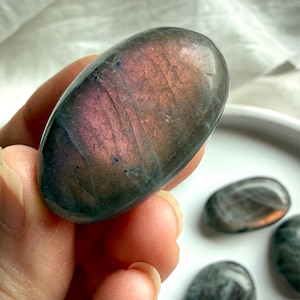 Sunset Labradorite meditation palm stone with orange labradorescence