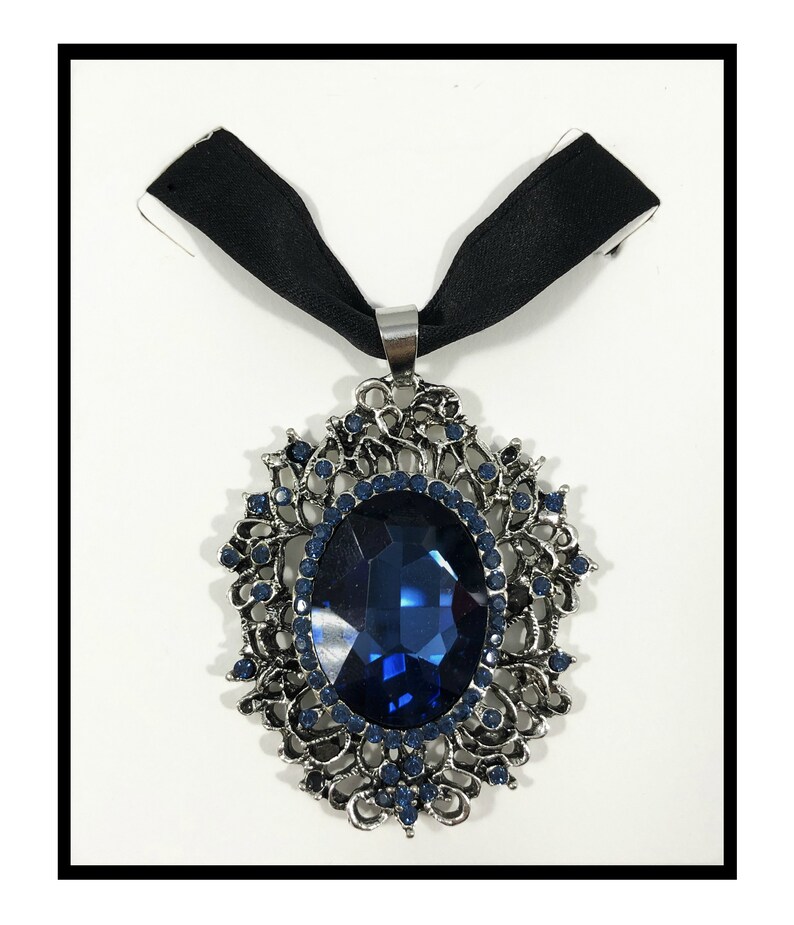 Groomsmen Grooms perfect for Weddings Prom Men/'s Brooch Bow Tie Medallion or Everyday. 8 Different Variants!