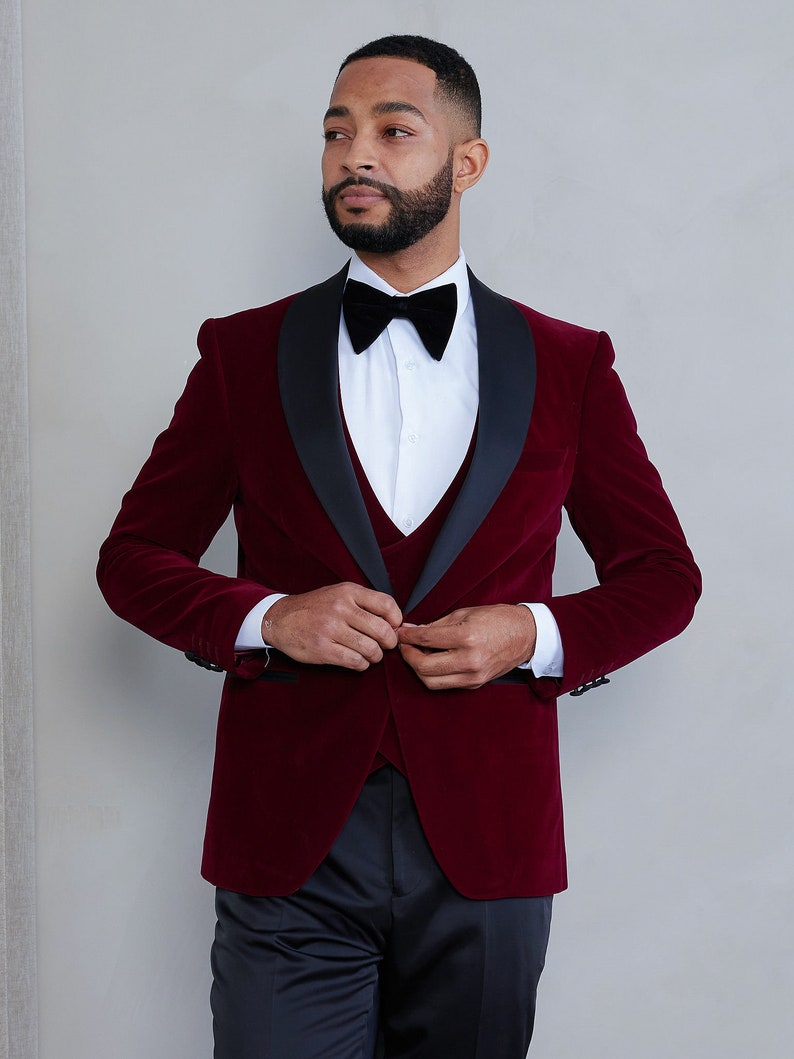 Mens Slim Fit 3-Piece Burgundy Shawl Lapel Velvet Tuxedo image 3