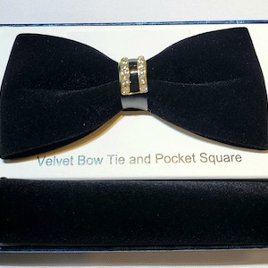 Men&#39;s Black Luxury Velvet Bow Tie, Brooch, and Hanky Set