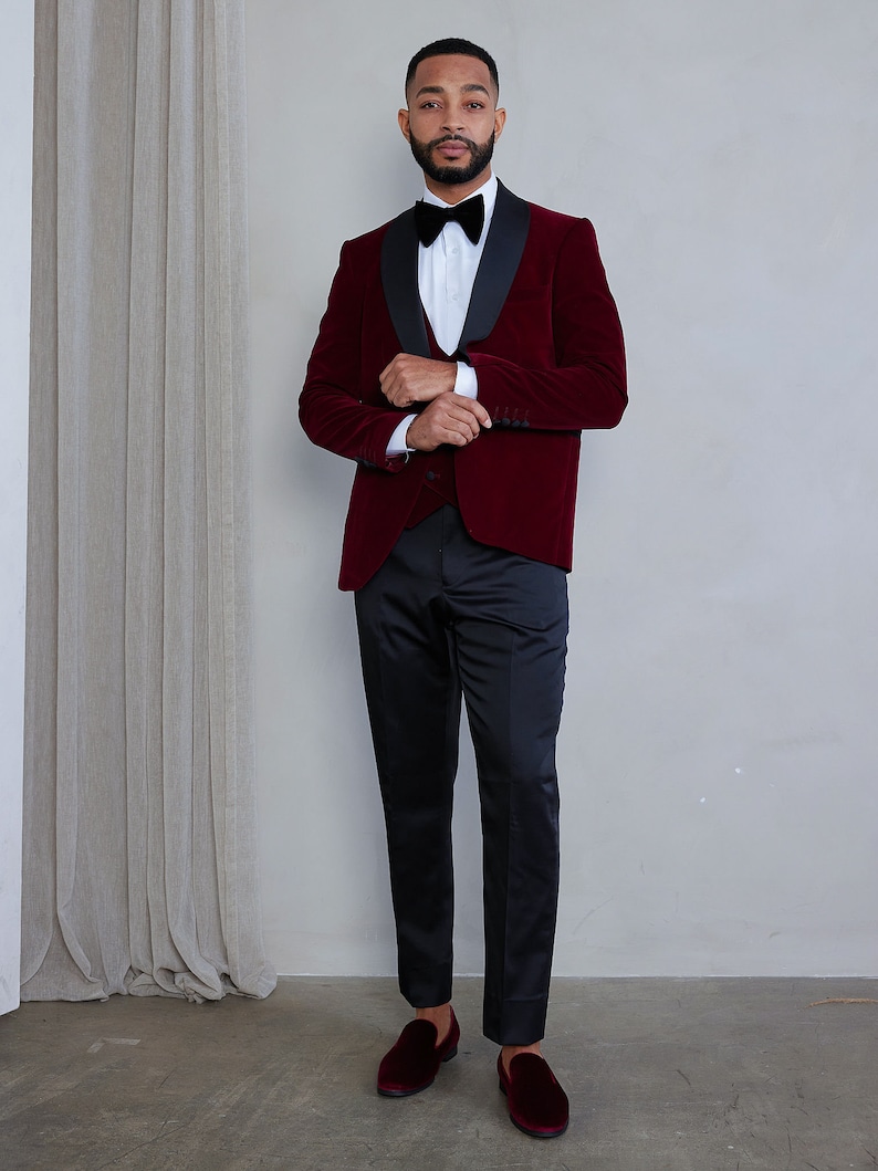 Mens Slim Fit 3-Piece Burgundy Shawl Lapel Velvet Tuxedo image 2