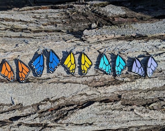 Pendientes de cuero con alas de hada mariposa monarca