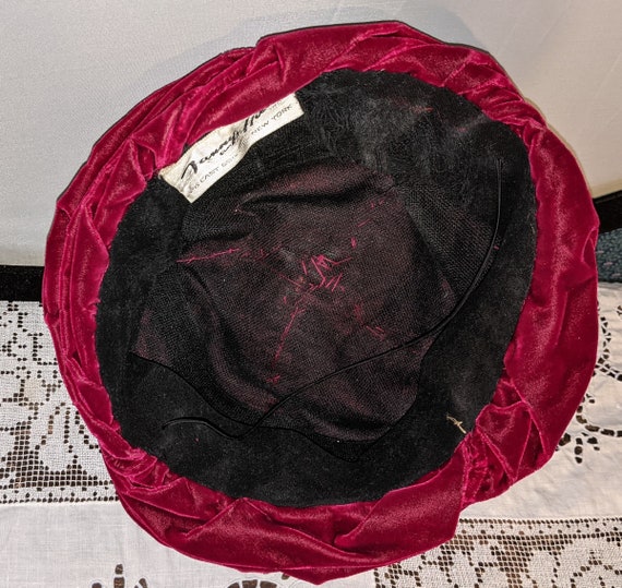 Elegant 1940s spiral-ruched velvet hat - image 6