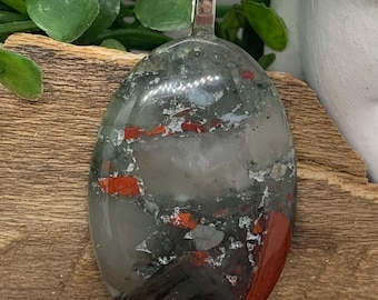 Pendentif pierre de sang africaine