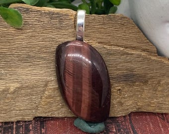 Pendentif oeil de tigre rouge