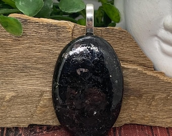 Pendentif plaqué argent nuummite