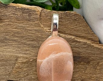 Pendentif pierre de lune pêche