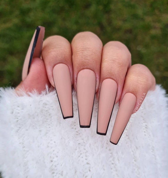 11 Trending Black French Tip Nails For Inspo in 2024 - Zohna