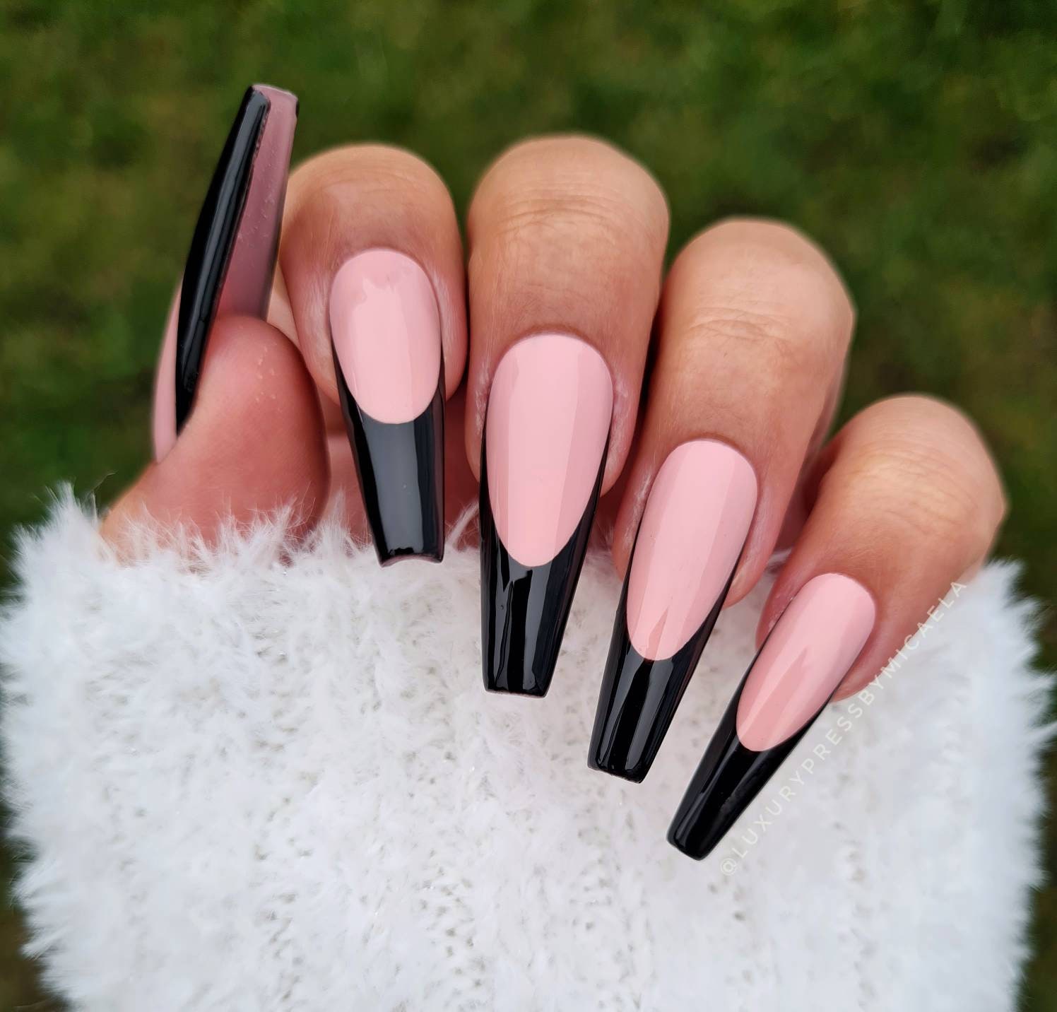 Hot Pink Nail Design | faytheodie
