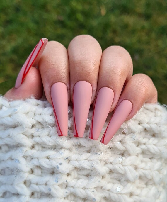 Red and nude nails deals