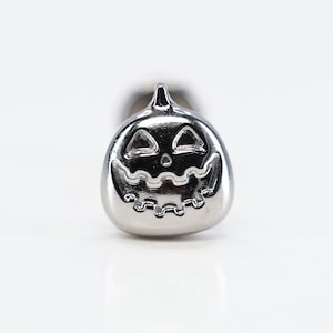Titânio ASTM F136 (in205) Abóbora, Jacko-Lantern, Halloween com rosca interna de 1,2 mm (ga 16) adequado para tragus, philtrum, conch, helix