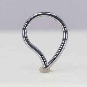 Titanium ASTM F136 (cl71) Comma Clicker, Hinged Hoop 1.2mm (16ga) suitable for daith, septum, rook, helix, cartilage etc