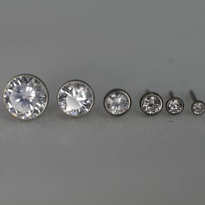 Titanio (tl02) CZ Bezel Fit senza filettatura Push Pin 14g-20g 1,6-0,8 mm Adatto per Conch, Tragus, Helix, Medusa, Monroe, Madonna, Labret, ecc.