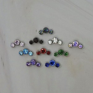Titanium CZ Cluster (in133) Internally Threaded 1.2 mm 16g Labret Stud Suitable for Cartilage, Helix, Tragus, Monroe, Madonna, Conch etc