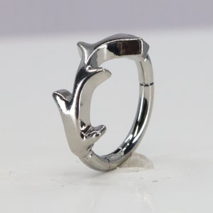 Titanium ASTM F136 (cl106) Vine, Bramble Clicker 1,2 mm (16ga) geschikt voor septum, daith, helix, kraakbeen, enz