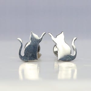 Titanio ASTM F136 (in282) Gato, Gato que hace señas, maneki neko con rosca interna de 1,2 mm (16ga) adecuado para trago, cartílago, caracola, lóbulo, etc.