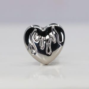 Titanium ASTM F136 (in271) Flaming Heart internally threaded 1.2mm (16ga) suitable for helix, conch. cartilage, medusa, flat, tragus