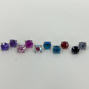 Titanio ASTM F136 (pulg. 22) Cristal AB 2,5 mm-4 mm Rosca interna 1,2 mm 16 g Perno labret Adecuado para cartílago, hélice, trago, caracola, etc.