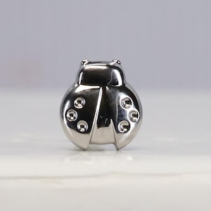 Titanium ASTM F136 (in248) Ladybird, Bug internally threaded 1.2mm (16ga) suitable for helix, cartilage, conch, tragus, lobe etc