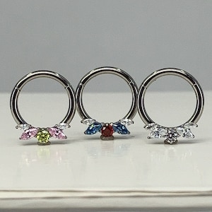 Titanio ASTM F136 Cl11) CZ Blossom Clicker 1,2 mm (16ga) adecuado para tabique, daith, torre, ceja, hélice, etc.