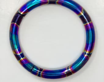 Titanium ASTM F136 Anodised &quot;Eerie&quot; Oil Slick Style Clicker 0.8-1.6mm (20ga-14ga) Suitable for Daith, Rook, Tragus, Conch, Lobe, Lip, Septum