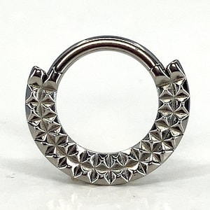 Titanium ASTM F136 (cl65) Pyramid, Triangles Hinged Clicker 1.2mm (16ga) suitable for daith, rook, septum, eyebrow, etc