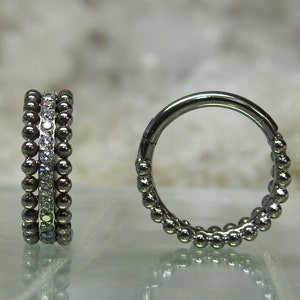 Anneau segmenté en titane ASTM F136 (cl52) perlé CZ de 1,2 mm, 16 g, adapté au cartilage, au daith, au septum, à l'hélice, à la tour, à la conque, etc.