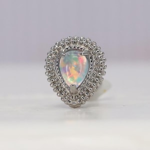 Titan ASTM F136 (in13) Jelly Opal Tear Drop mit Innengewinde 1,2 mm (16ga) Muschel, Helix, Knorpel, Lobe, Tragus