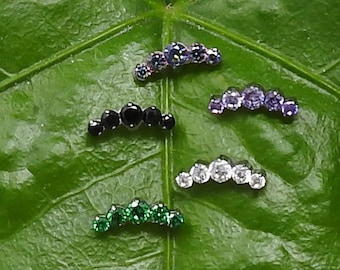 Titânio ASTM F136 (in155) CZ Arc Cluster Rosca interna 1,2 mm 16g Labret Stud Adequado para cartilagem, Conch Helix, Lobo etc.