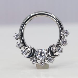 Titanio ASTM F136 (cl25) Celestial, Moon and Star Clicker, aro con bisagra de 1,2 mm (16ga) adecuado para daith, septum, rook, helix, cartílago, etc.