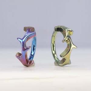 Titanium ASTM F136 (cl106) Vine, Bramble Clicker 1.2mm (16ga) suitable for septum, daith, helix, cartilage etc