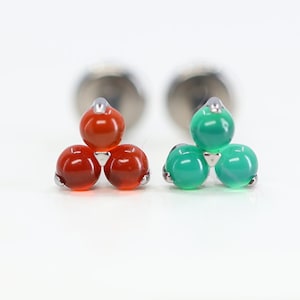 Titanium ASTM F136 (in223) Natural Stone, Onyx Trinity internally threaded 1.2mm (16ga) suitable conch, tragus, helix, cartilage philtrum