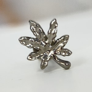 Titanium ASTM F136 (in206) Maple Leaf internally threaded 1.2mm (16mm) suitable for conch, cartilage, helix, lobe, tragus, flat etc