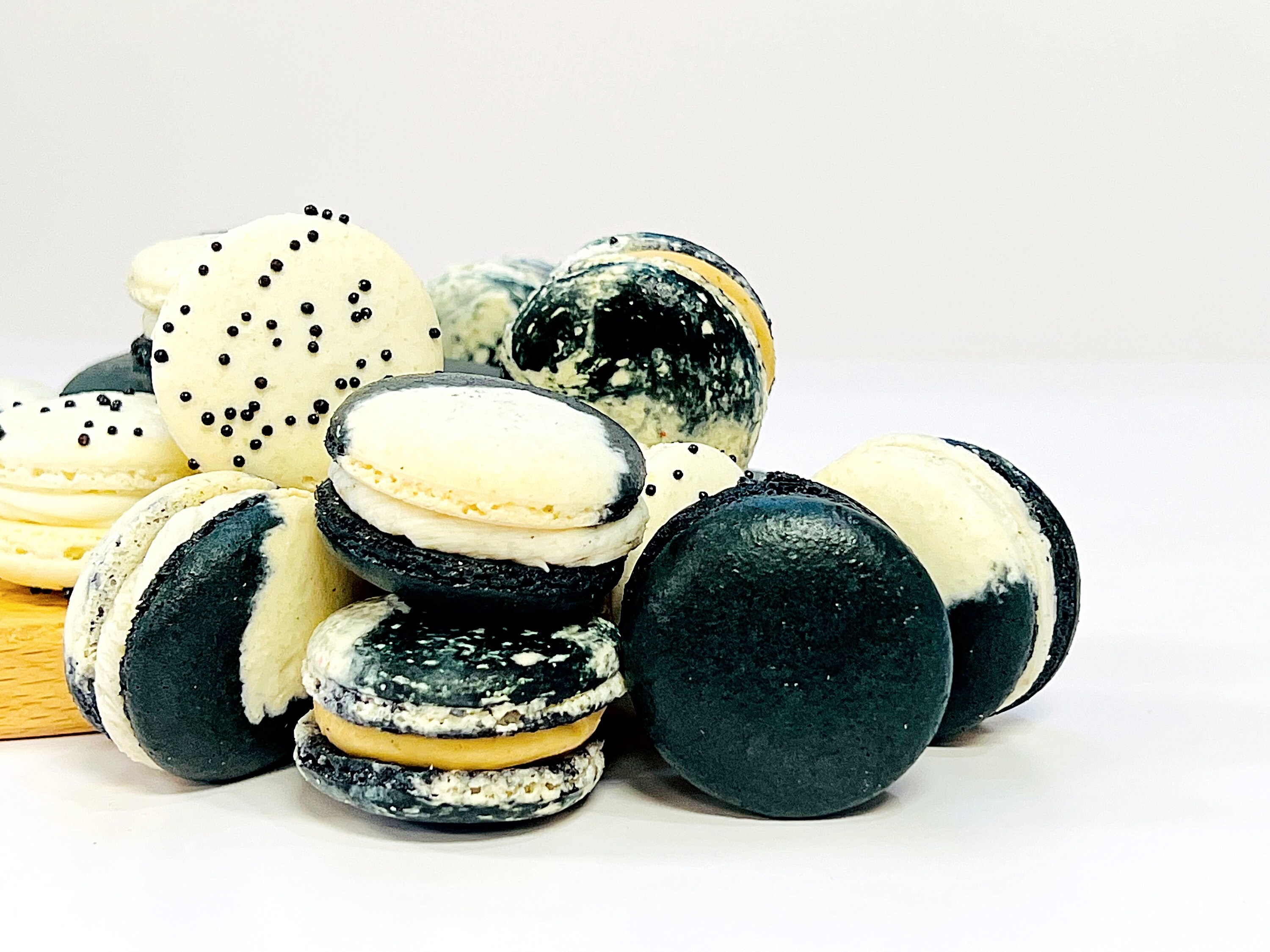 Black & White French Macarons: Thai Coffee, Grass Jelly, Chocolate