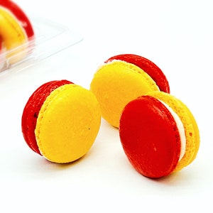 6 Pack Straw-O-ry French Macarons