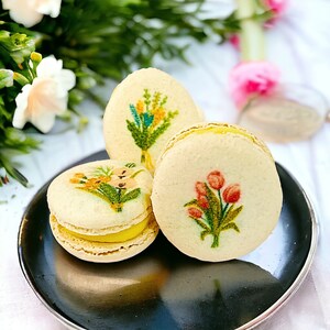 Eclat Fleurs: Artisan Egg-Shaped Macarons