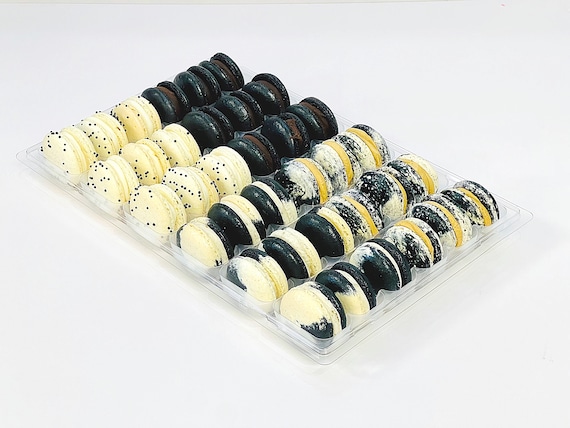 Black & White French Macarons: Thai Coffee, Grass Jelly, Chocolate