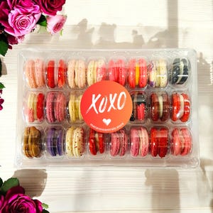 Romantic XOXO Surprise Me - 24 Pack Macarons