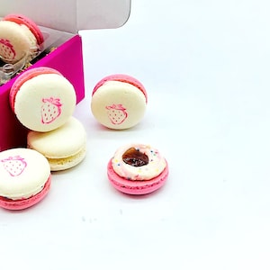 6 Pack Strawberry Sundae French Macarons