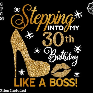 Peut inclure: Conception graphique en paillettes dorées avec le texte "Stepping into my 30th Birthday like a boss!" avec un talon haut, des étoiles et une empreinte de lèvres en paillettes dorées.