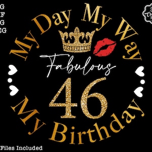 Puede incluir: Diseño de círculo de purpurina dorada con el texto "My Day My Way Fabulous 46 My Birthday" con una corona y labios rojos.