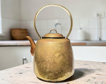 Large Vintage Brass Kettle – Aged Patina Farmhouse Kitchen Decor, Rustic Home Styling